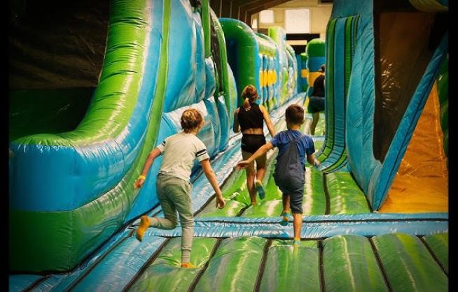 Foto van kinderen op luchtkussen